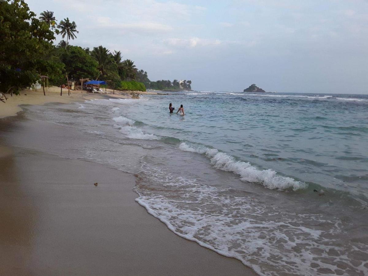 Southern Beach Surf Lodge Ahangama Exterior foto